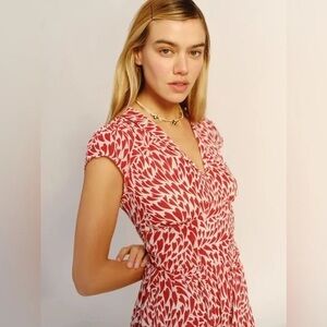 Reformation Alisa Heart Love midi dress
Used but in an excellent condition